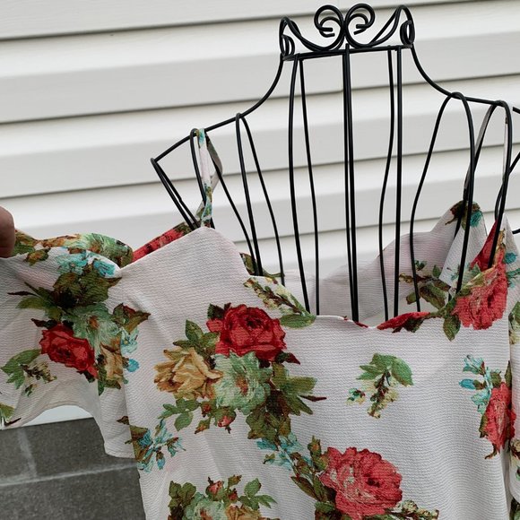 Rags to Wishes Ladies 1X White with Floral Cold Shoulder Blouse - Picture 7 of 9